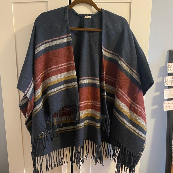 Patterned blanket top - Picture 3 of 4